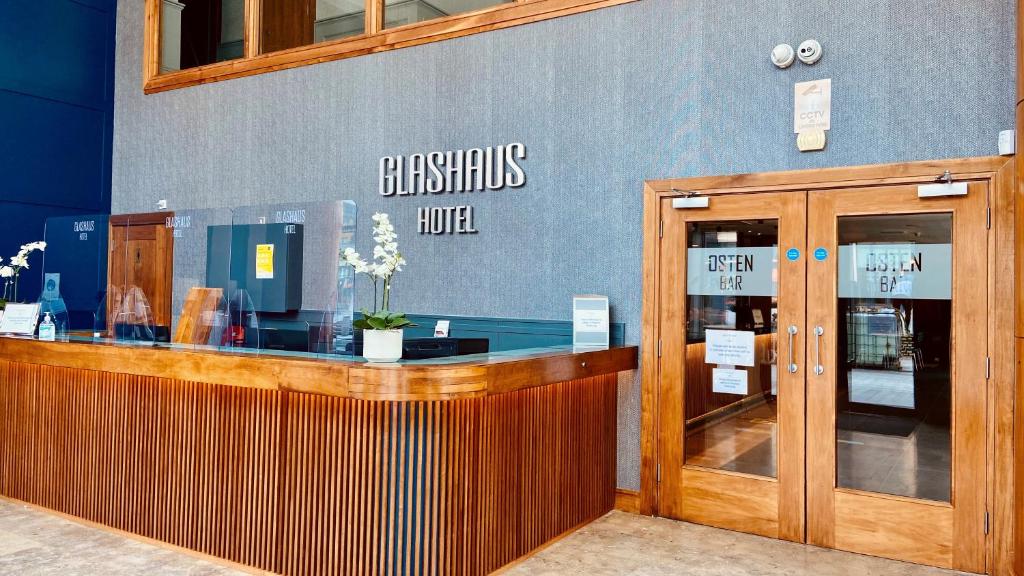 Ο χώρος του λόμπι ή της ρεσεψιόν στο Glashaus Hotel