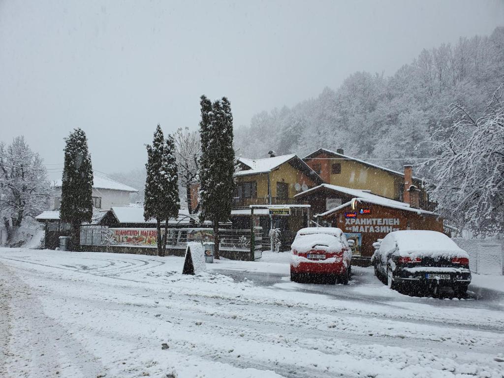 GUEST HOUSE TONI СТАИ за ГОСТИ ТОНИ v zimě