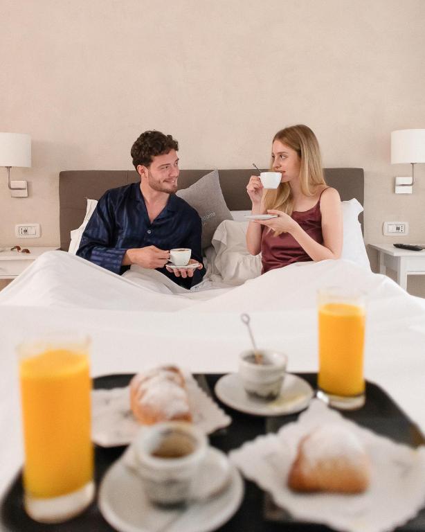 Prestige Rooms Chiaia - Resim 19