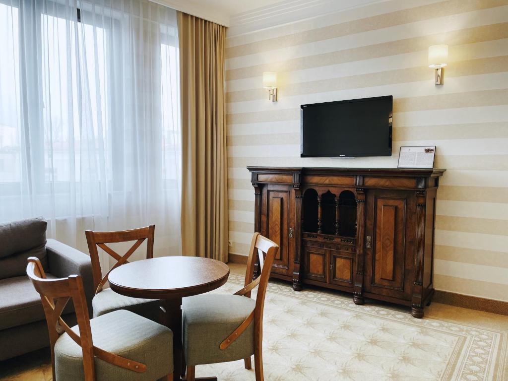 TV a/nebo společenská místnost v ubytování Hotel Esperanto