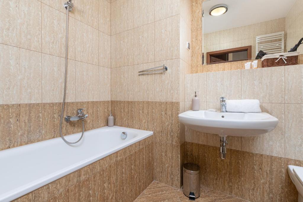 Kúpeľňa v ubytovaní Karawela Gdańsk Apartments by Noclegi Renters