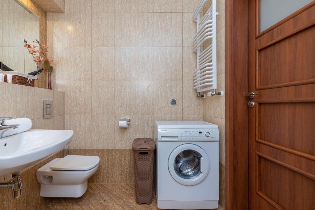 Kúpeľňa v ubytovaní Karawela Gdańsk Apartments by Noclegi Renters