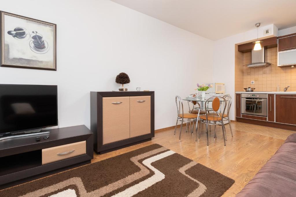 Kuchyňa alebo kuchynka v ubytovaní Karawela Gdańsk Apartments by Noclegi Renters