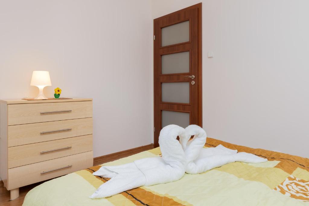 Posteľ alebo postele v izbe v ubytovaní Karawela Gdańsk Apartments by Noclegi Renters