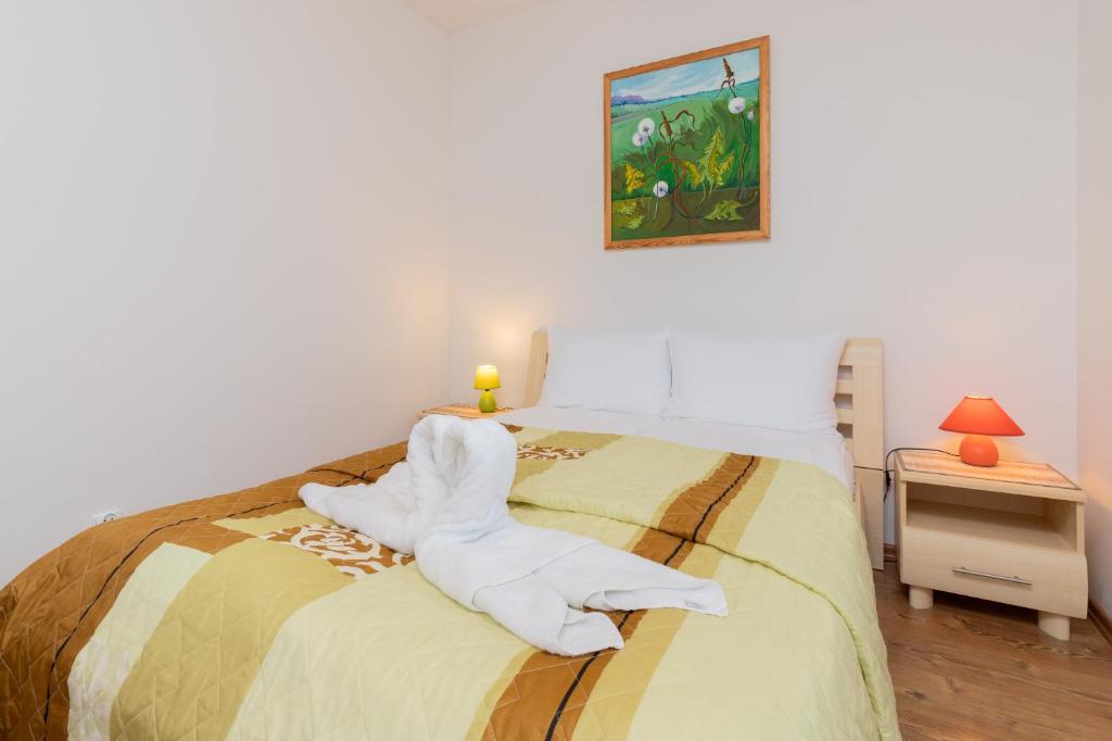 Posteľ alebo postele v izbe v ubytovaní Karawela Gdańsk Apartments by Noclegi Renters