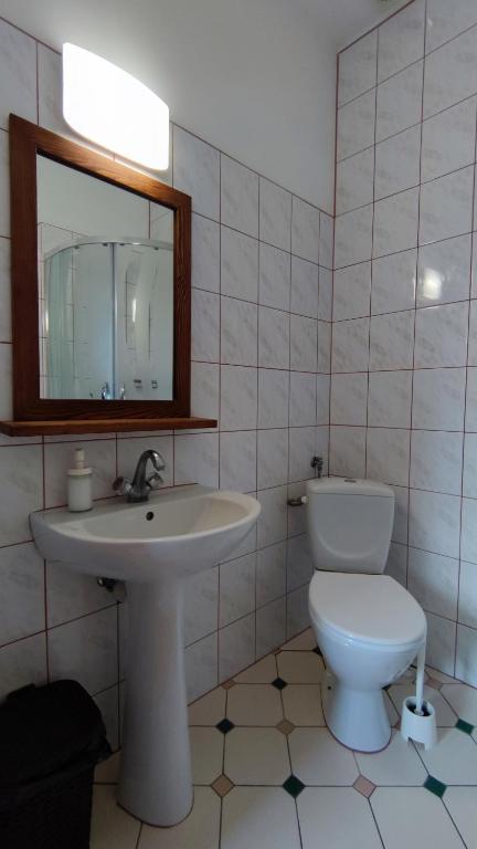 Folwark Łuknajno nad Jeziorem Śniardwy Gospoda Dziedzictwo Kulinarne Warmia-Mazury - Habitación Triple Con Vistas Al Jardín