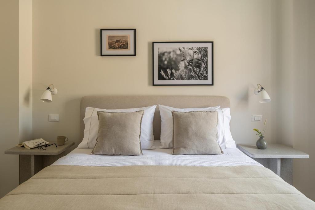 Postel nebo postele na pokoji v ubytování Monolithoi Villas