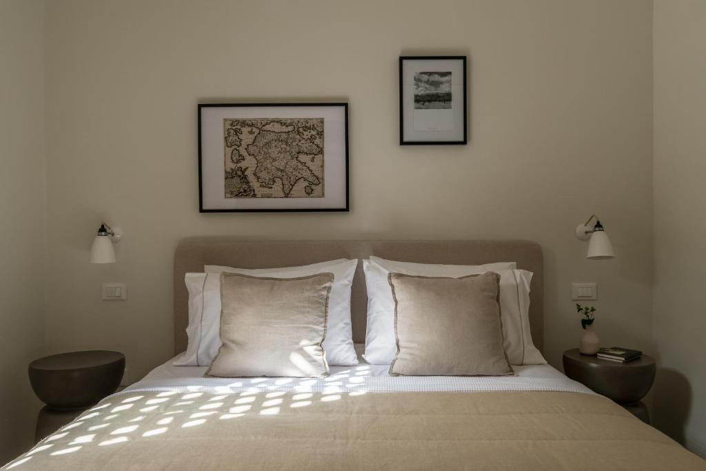 Postel nebo postele na pokoji v ubytování Monolithoi Villas