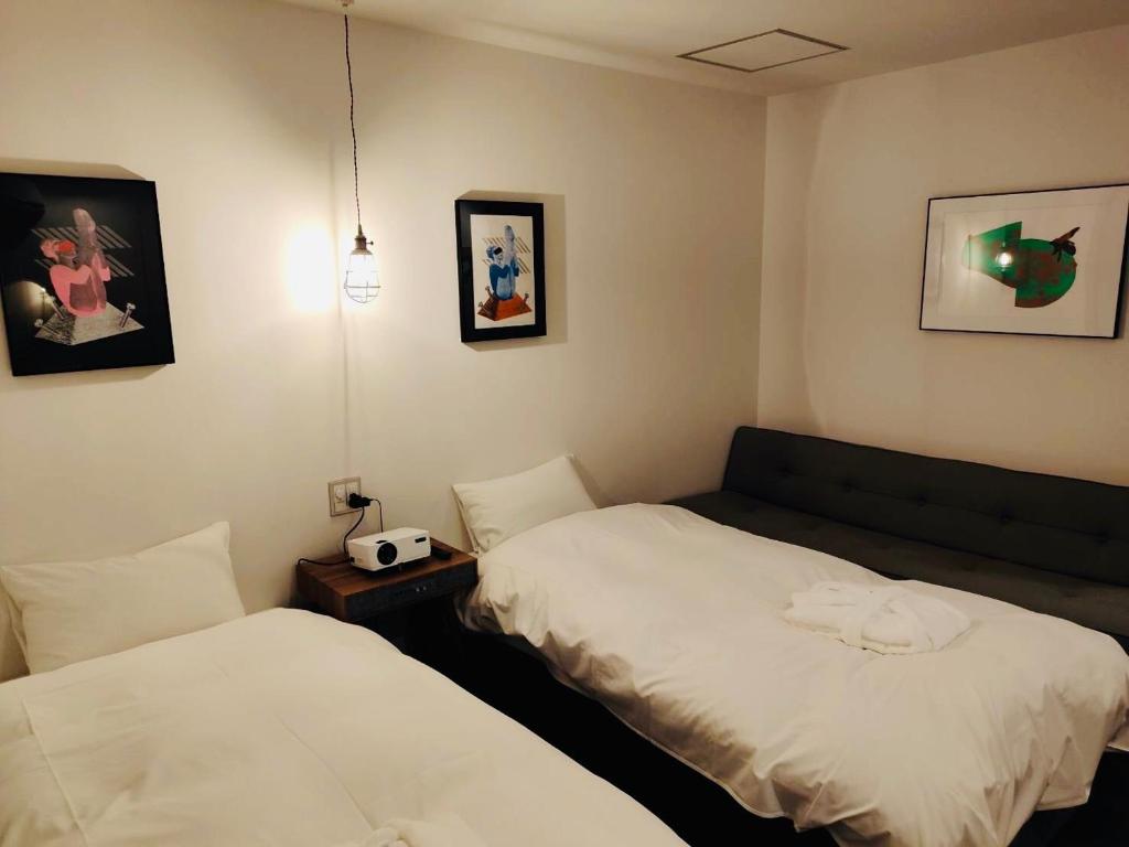 Postel nebo postele na pokoji v ubytování BENJAMIN HOTEL KANAZAWA