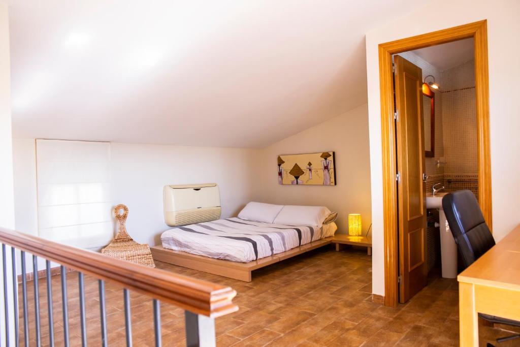 A bed or beds in a room at Dúplex Con vistas a la Catedral y el río, Parking free