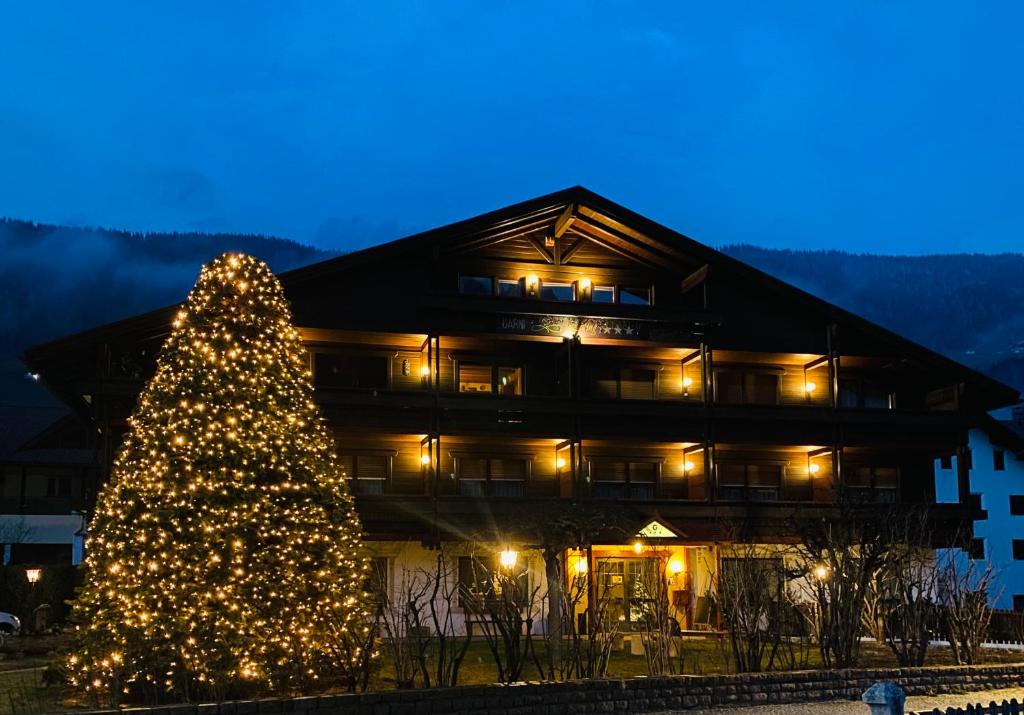 Nespecifikovaný výhled na hory nebo výhled na hory při pohledu z hotelu