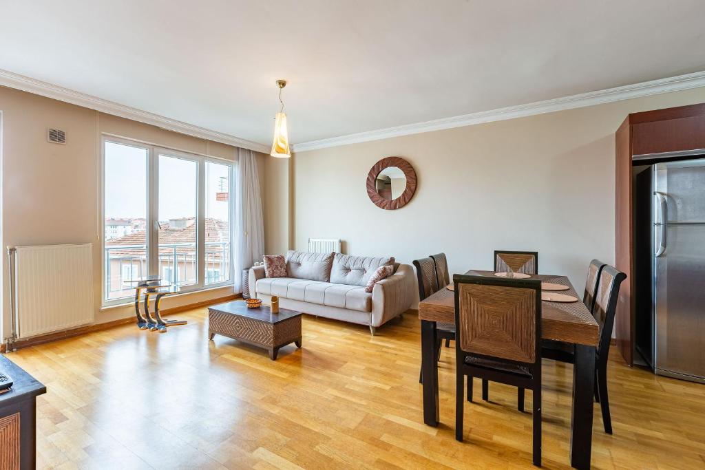 Apartment Cozy Flat with Balcony near Belgrad Forest in Eyupsultan