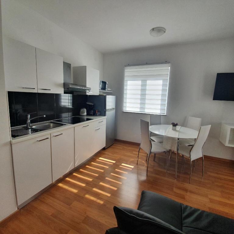 Apartments Marti - Appartement D'une Chambre Avec Balcon