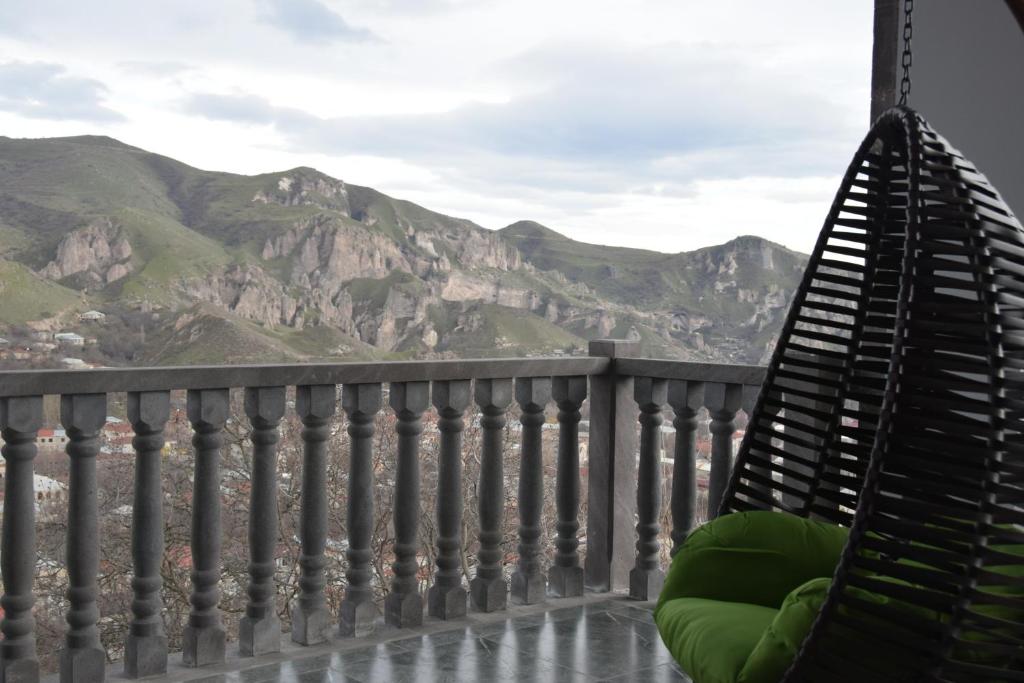 Nespecifikovaný výhled na hory nebo výhled na hory při pohledu z penzionu