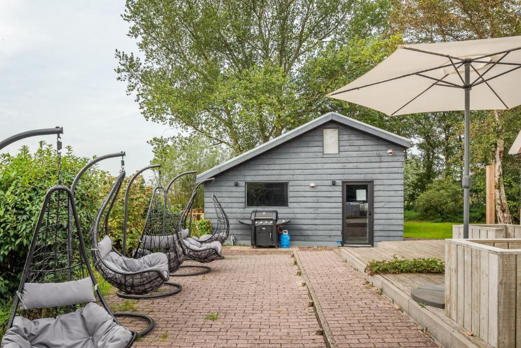 Zahrada ubytování Large fully renovated farmhouse with indoor Swim spa and Sauna
