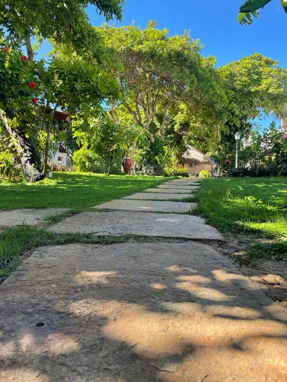 Um jardim em Pousada Villa Caju