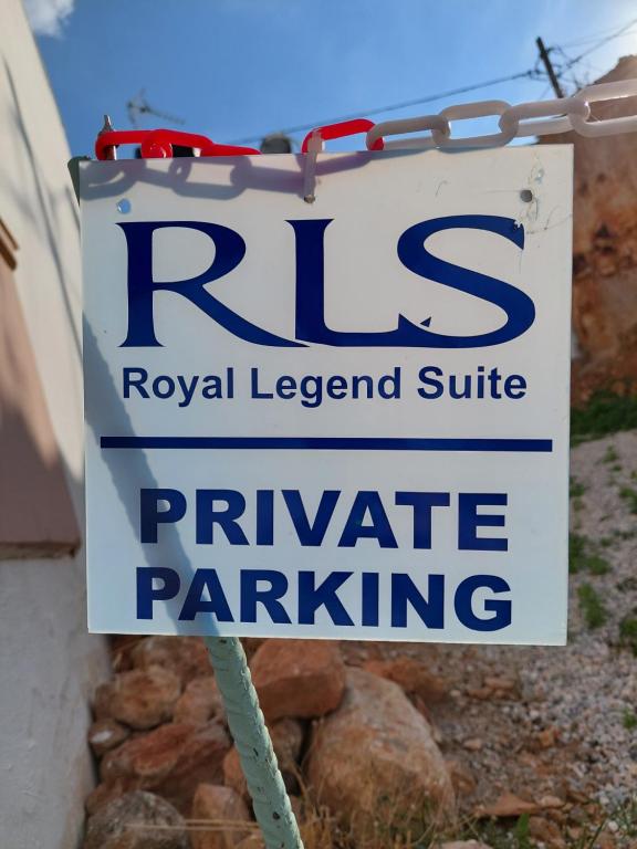 Certifikát, hodnocení, plakát nebo jiný dokument vystavený v ubytování Royal Legend Suite