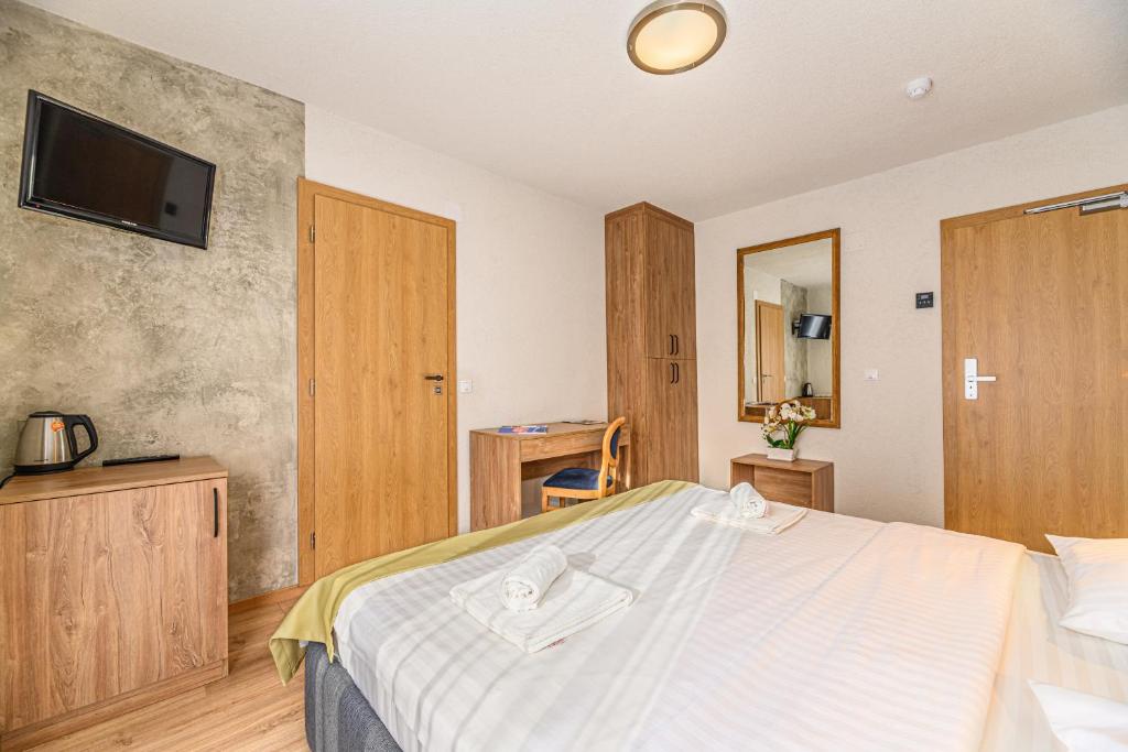 Pensiunea Apuseni Wild - Double Or Twin Room With Spa And Pool Access