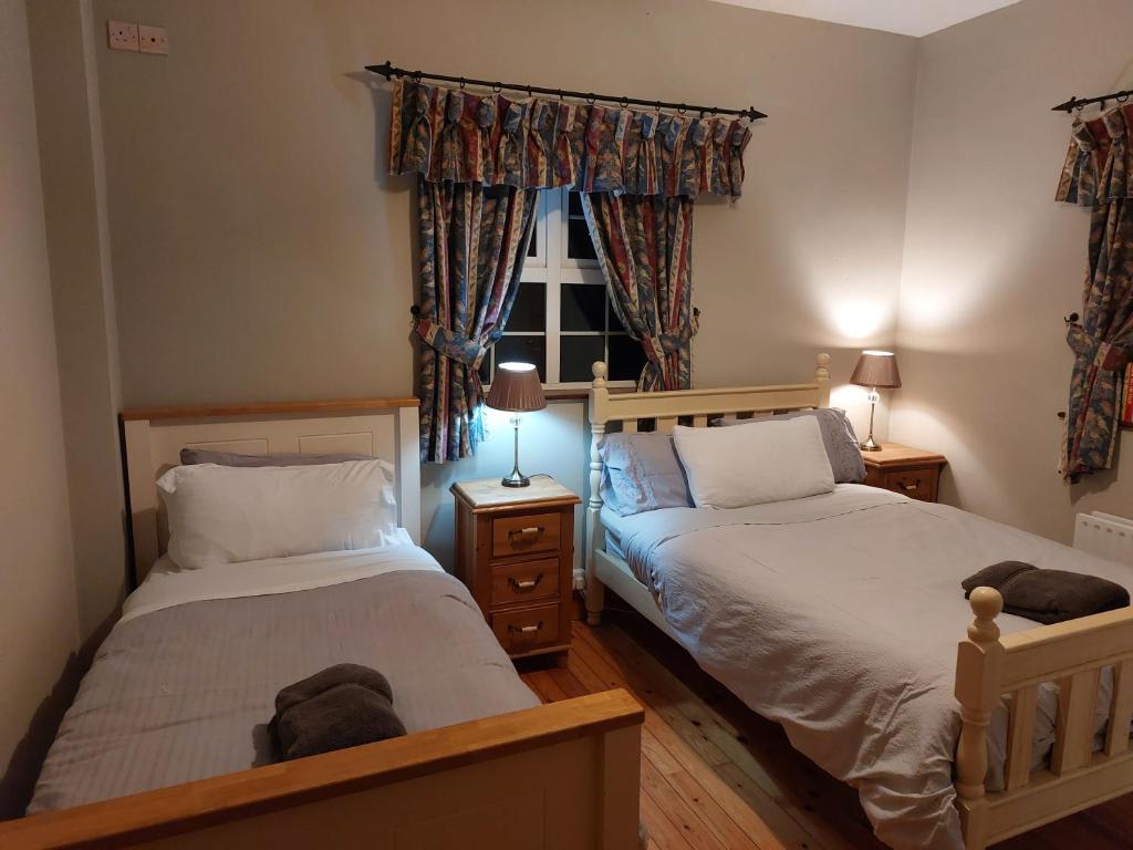 Knockaderry House客房内的一张或多张床位