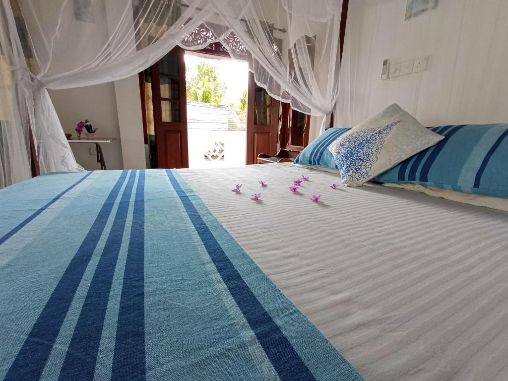 Ένα ή περισσότερα κρεβάτια σε δωμάτιο στο Bluebell Guest House