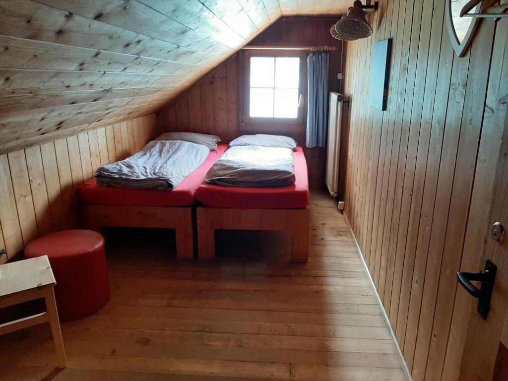Postel nebo postele na pokoji v ubytování Hostel Rotschuo Jugend- und Familienferien