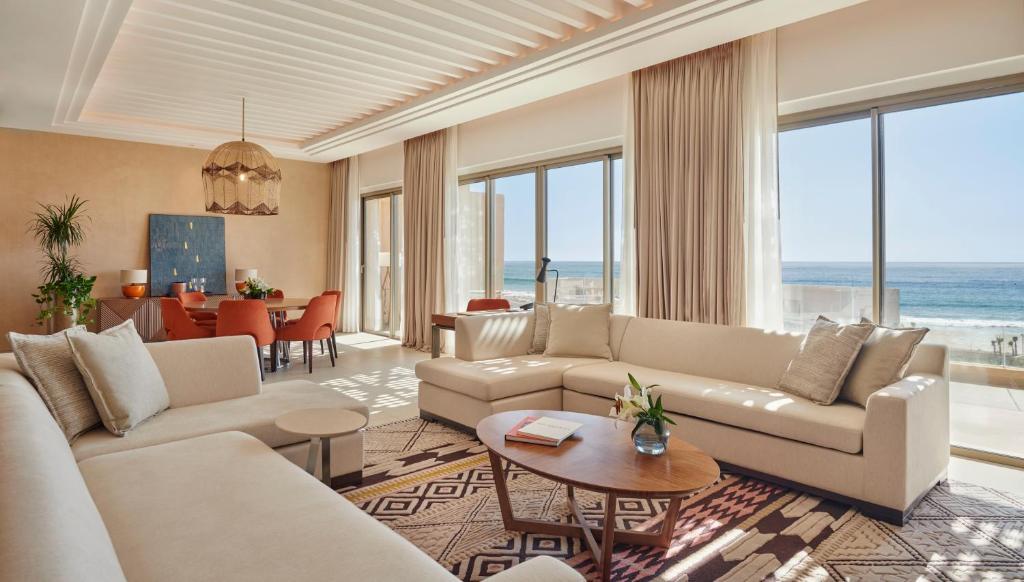 منطقة جلوس في Fairmont Taghazout Bay