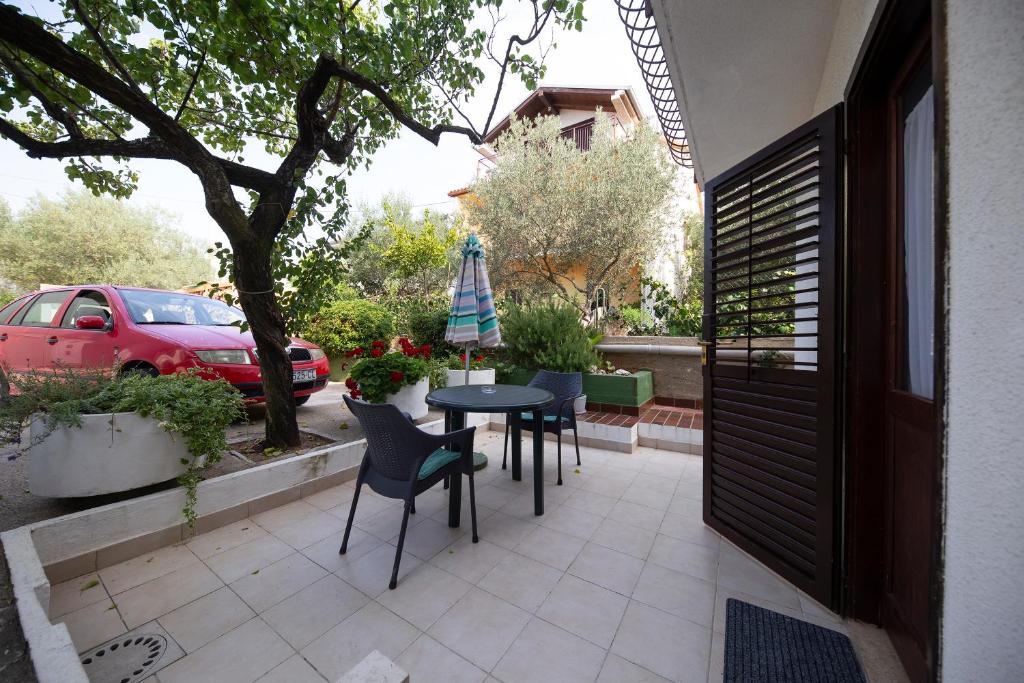 Vonkajšia záhrada v ubytovaní Apartman More
