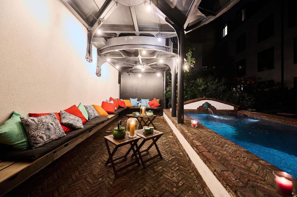 Bazén v ubytování Latroupe Jardin Secret nebo v jeho okolí