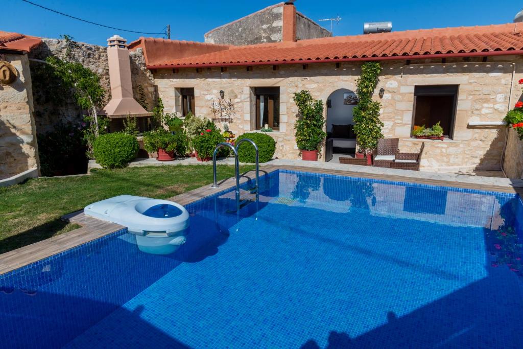 Armonia Villa, Unsurpassed privacy at picturesque location, By ThinkVilla tesisinde veya buraya yakın yüzme havuzu
