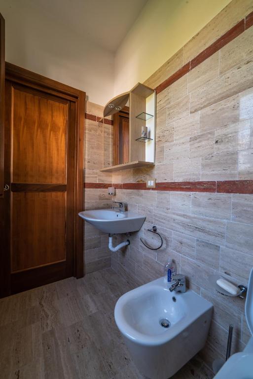 Palazzo de' Farrocco - Deluxe Double Room (2 Adults + 1 Child)