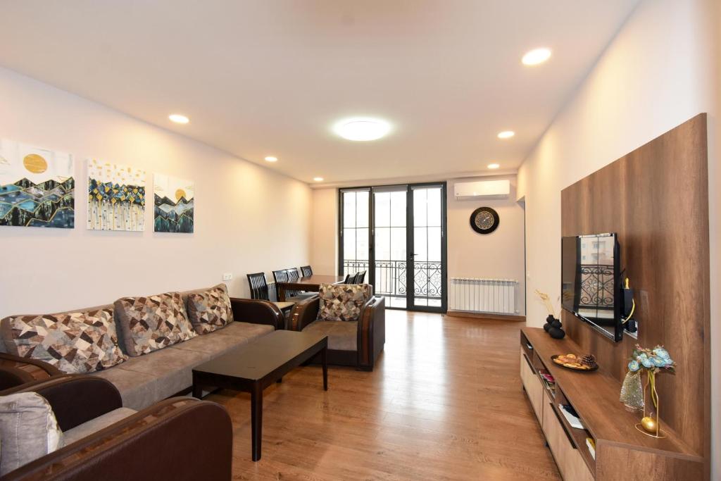 Χώρος καθιστικού στο Lovely 2-bedroom apartment with fantastic view