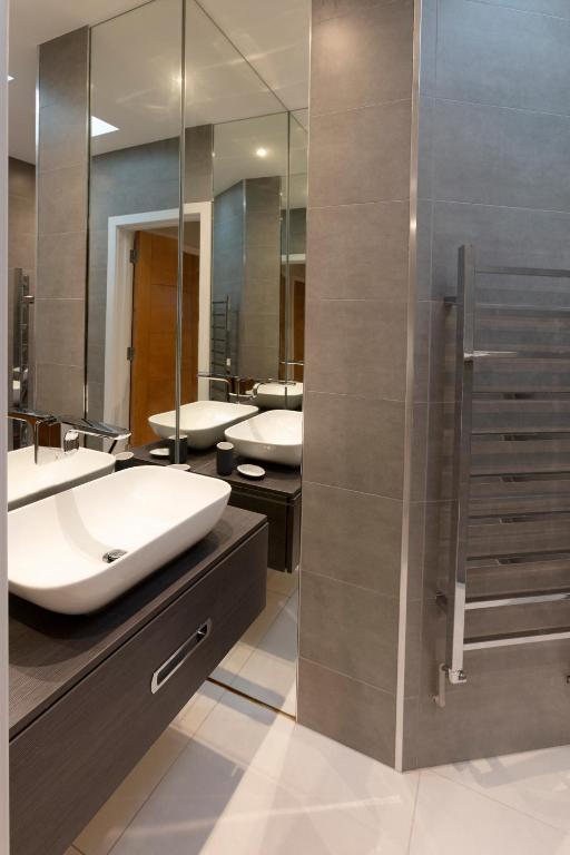 Koupelna v ubytování Stunning Central Windsor Town House With Parking
