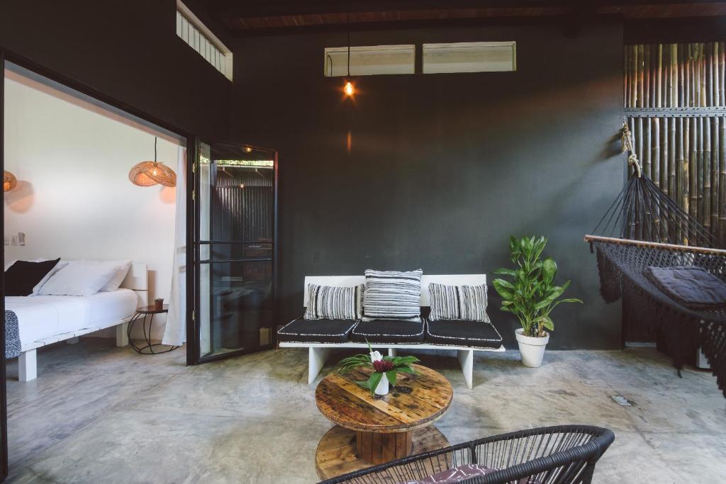 Posezení v ubytování La Negra Surf Hotel
