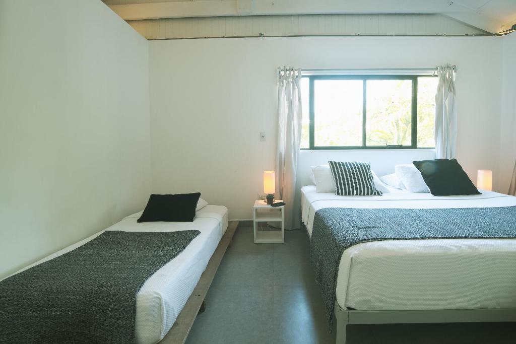 Postel nebo postele na pokoji v ubytování La Negra Surf Hotel