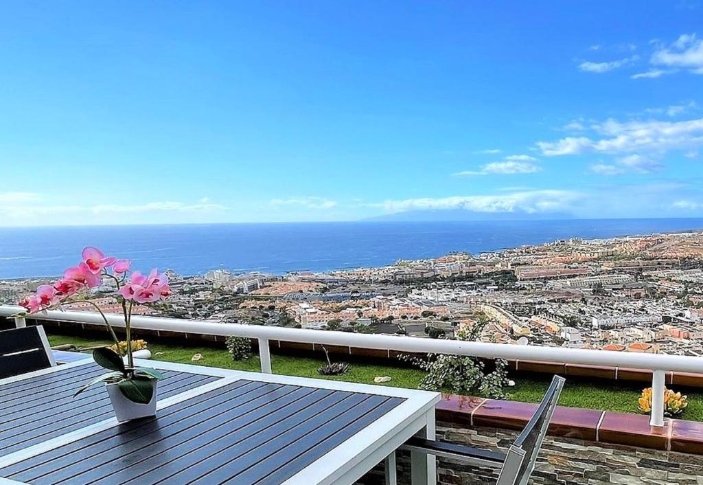 Apartamentos LUXURY PENTHOUSE, Best Sunset, Fast WiFi, Heated Pool en Adeje, Tenerife