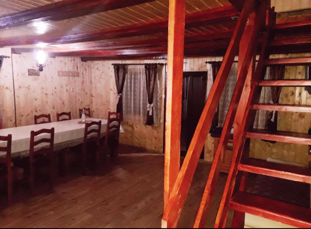 Palanda nebo palandy na pokoji v ubytování Deea Cascada