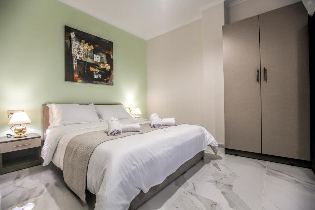 Postel nebo postele na pokoji v ubytování Del Sol #2 Meteora Luxurious Family Suites
