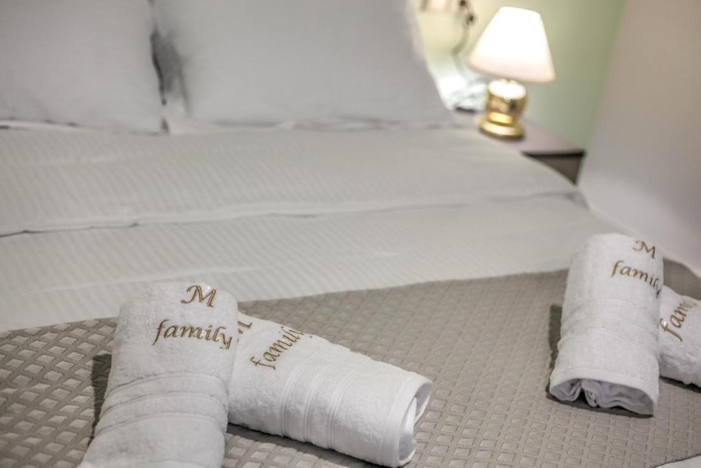 Postel nebo postele na pokoji v ubytování Del Sol #2 Meteora Luxurious Family Suites