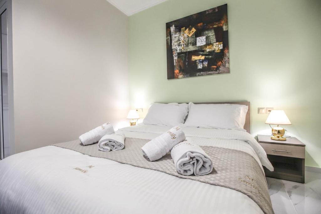 Postel nebo postele na pokoji v ubytování Del Sol #2 Meteora Luxurious Family Suites