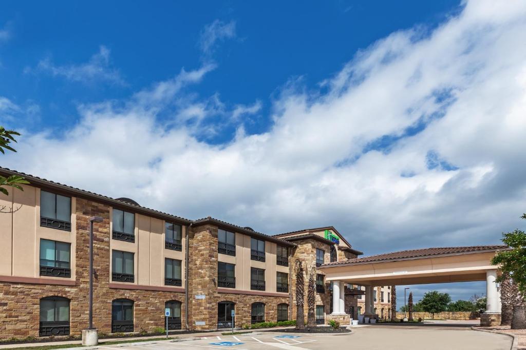 a rendering of the front of a hotel at Holiday Inn Express & Suites Austin NW – Lakeway, an IHG Hotel in Lakeway