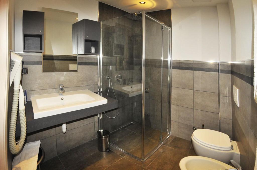 Koupelna v ubytování Albergo Alla Torre