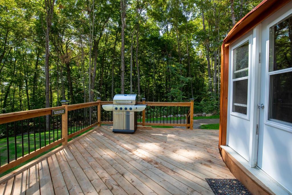 Balkón nebo terasa v ubytování Yourtes Glamping du Poisson Blanc