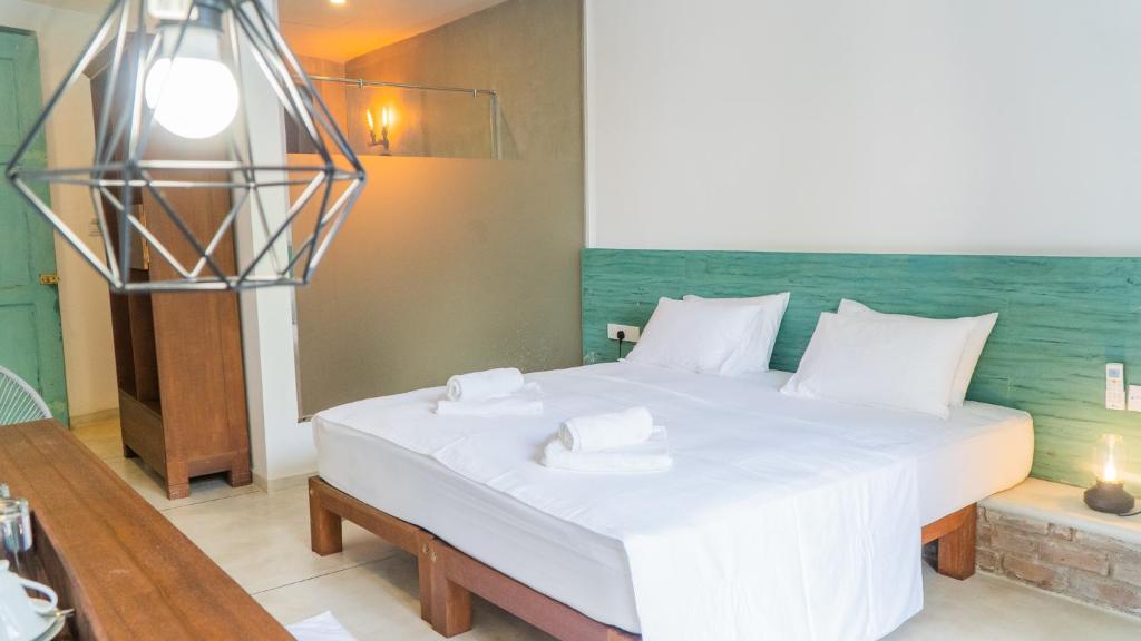 Posteľ alebo postele v izbe v ubytovaní Southern Heritage, Quiet, Boutique Hotel with Pool