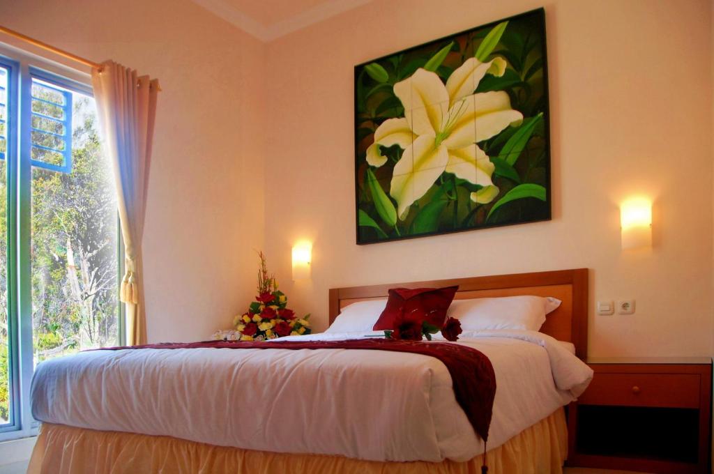 Un pat sau paturi într-o cameră la Hotel Flamboyan