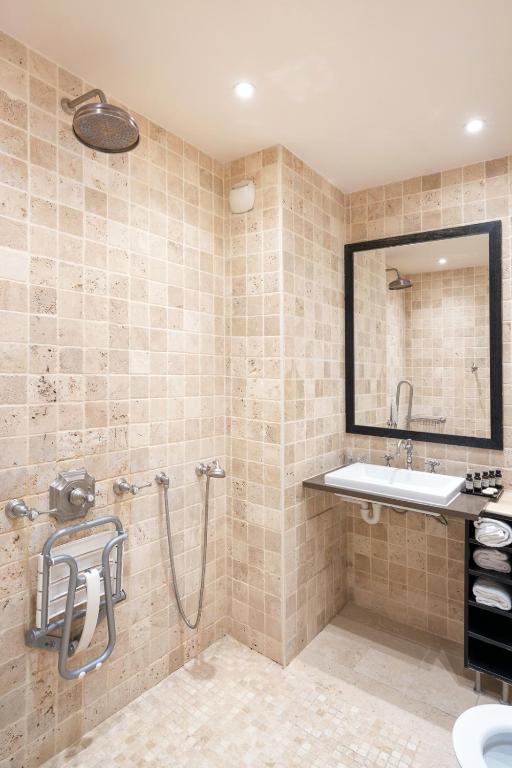 Hotel Saint-Louis Marais - Resim 8