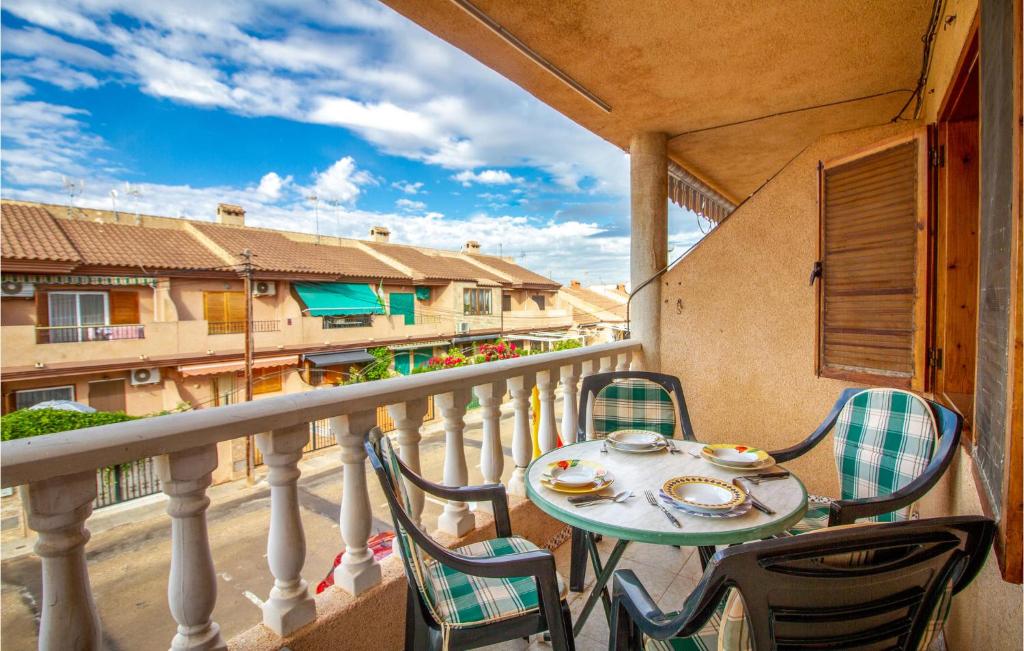 Balkon atau teras di Gorgeous Apartment In San Pedro Del Pinatar With Kitchen