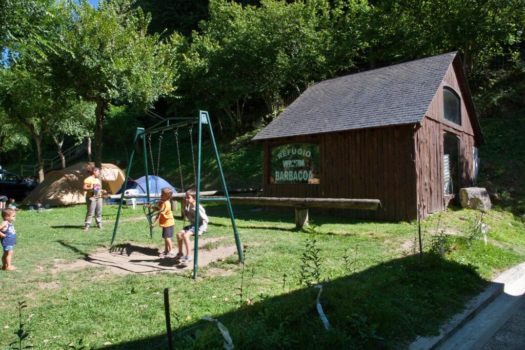 Herní místnost nebo prostor pro děti v ubytování Bungalows Verneda Mountain Resort