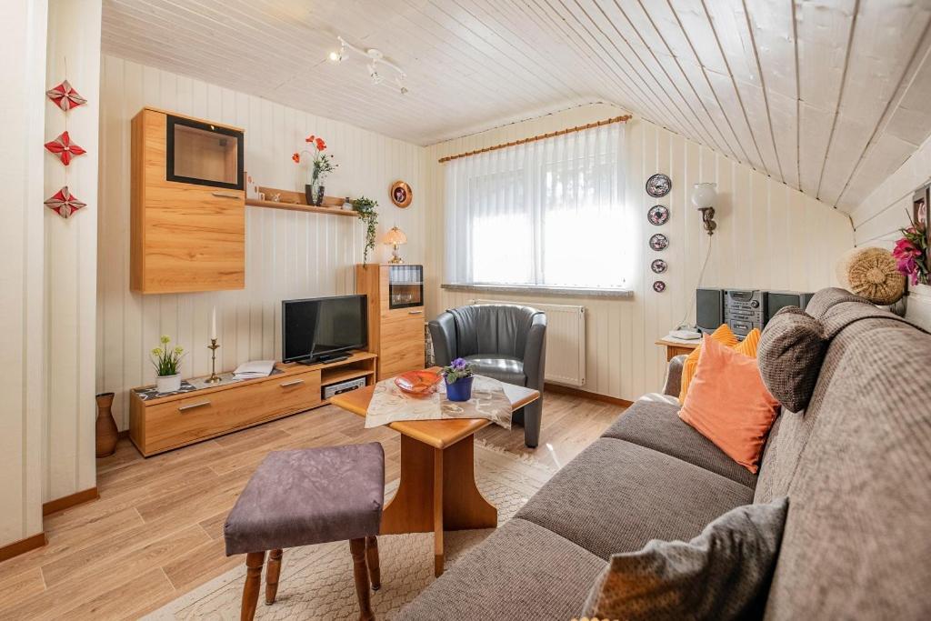 Televiisor ja/või meelelahutuskeskus majutusasutuses Ferienhaus Rabold