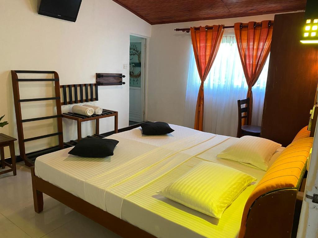 Postel nebo postele na pokoji v ubytování Beach Walk Hotel Unawatuna