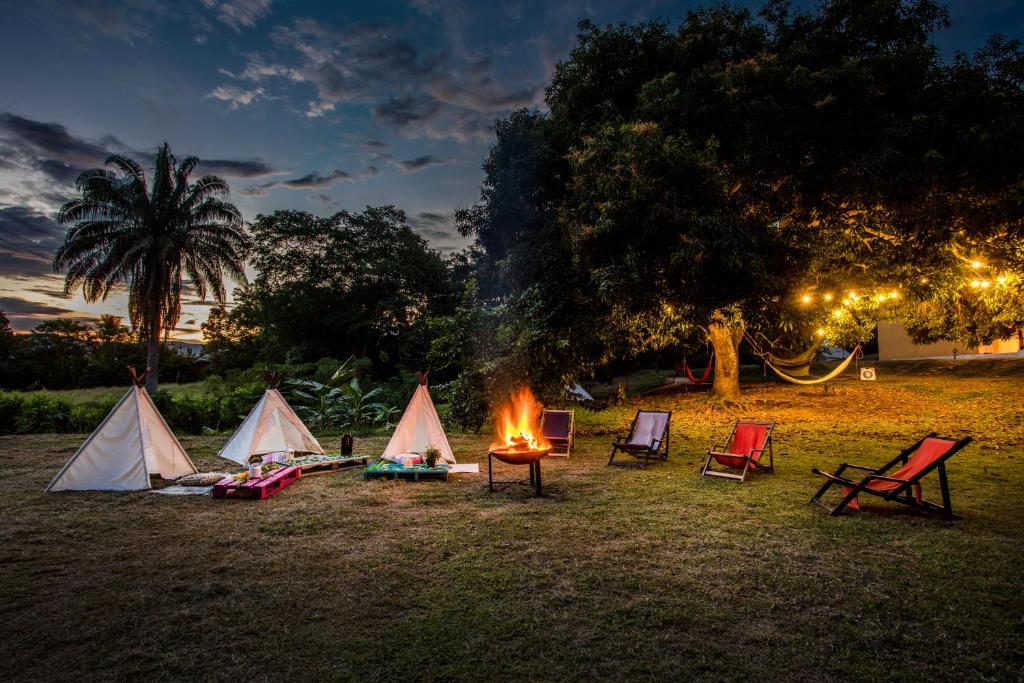 Aed väljaspool majutusasutust Mangoo Glamping
